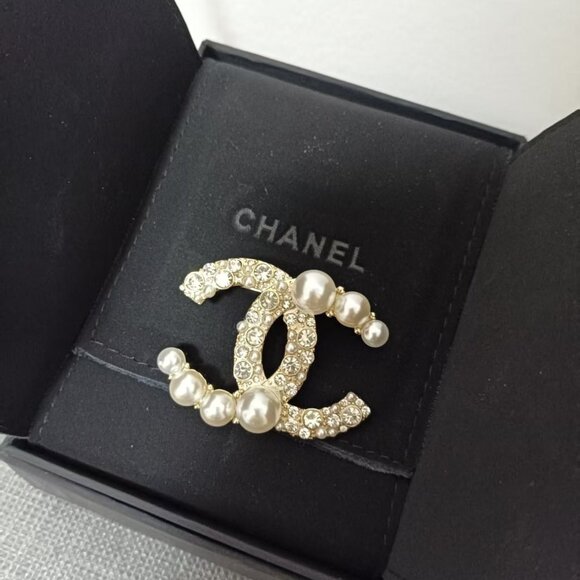 Chanel classic double C large pearl brooch - Picture 5 of 5